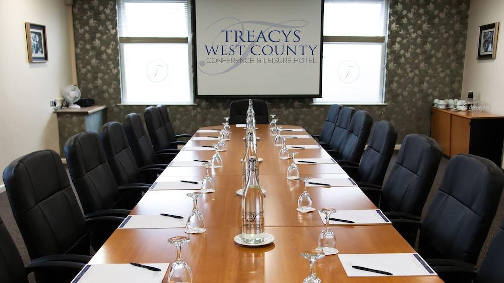 Treacys West County Conference And Leisure Centre Hotel Ennis Buitenkant foto