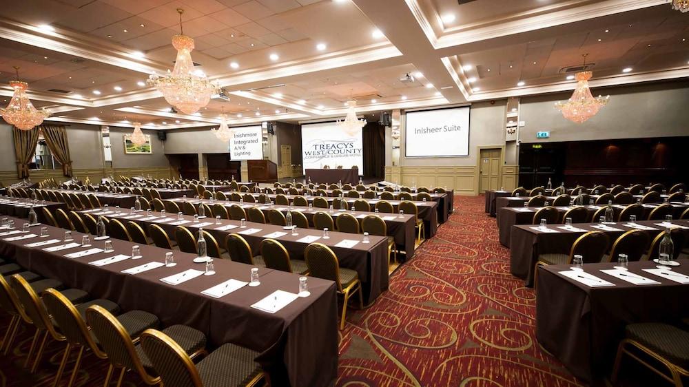Treacys West County Conference And Leisure Centre Hotel Ennis Buitenkant foto