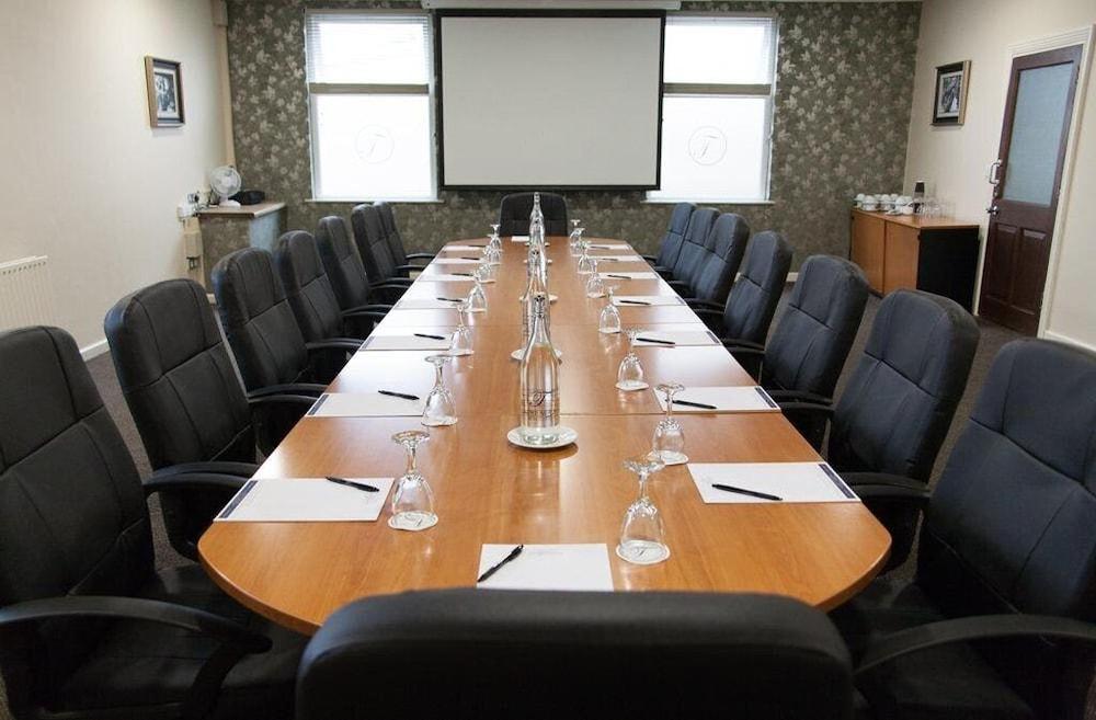 Treacys West County Conference And Leisure Centre Hotel Ennis Buitenkant foto