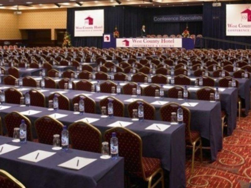 Treacys West County Conference And Leisure Centre Hotel Ennis Buitenkant foto