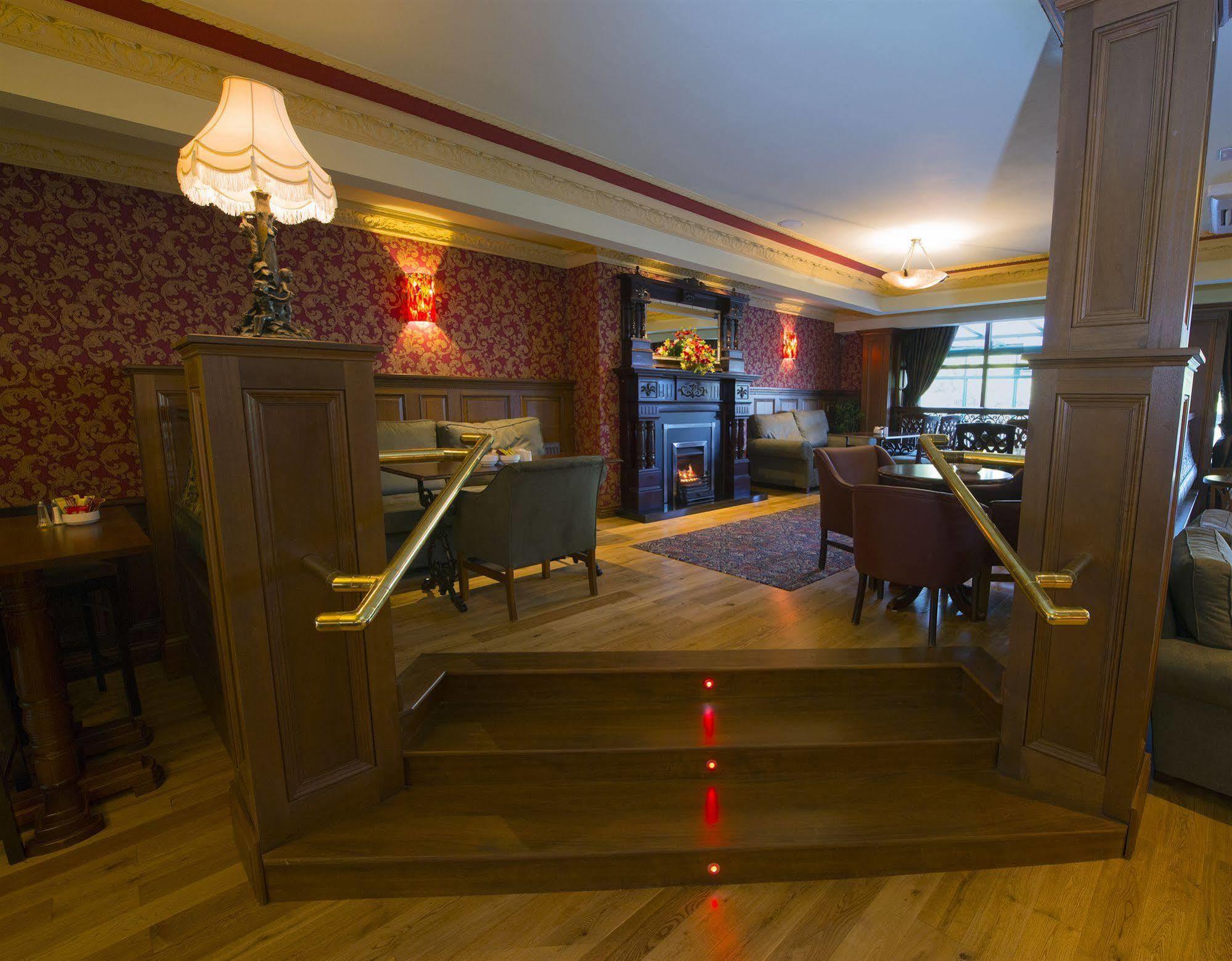 Treacys West County Conference And Leisure Centre Hotel Ennis Buitenkant foto