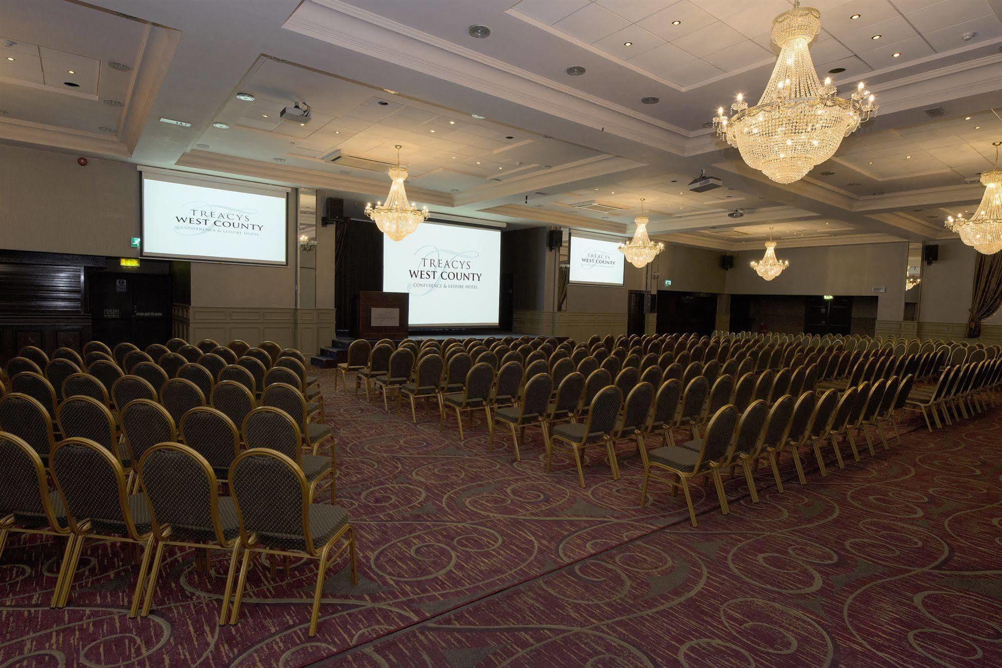 Treacys West County Conference And Leisure Centre Hotel Ennis Buitenkant foto